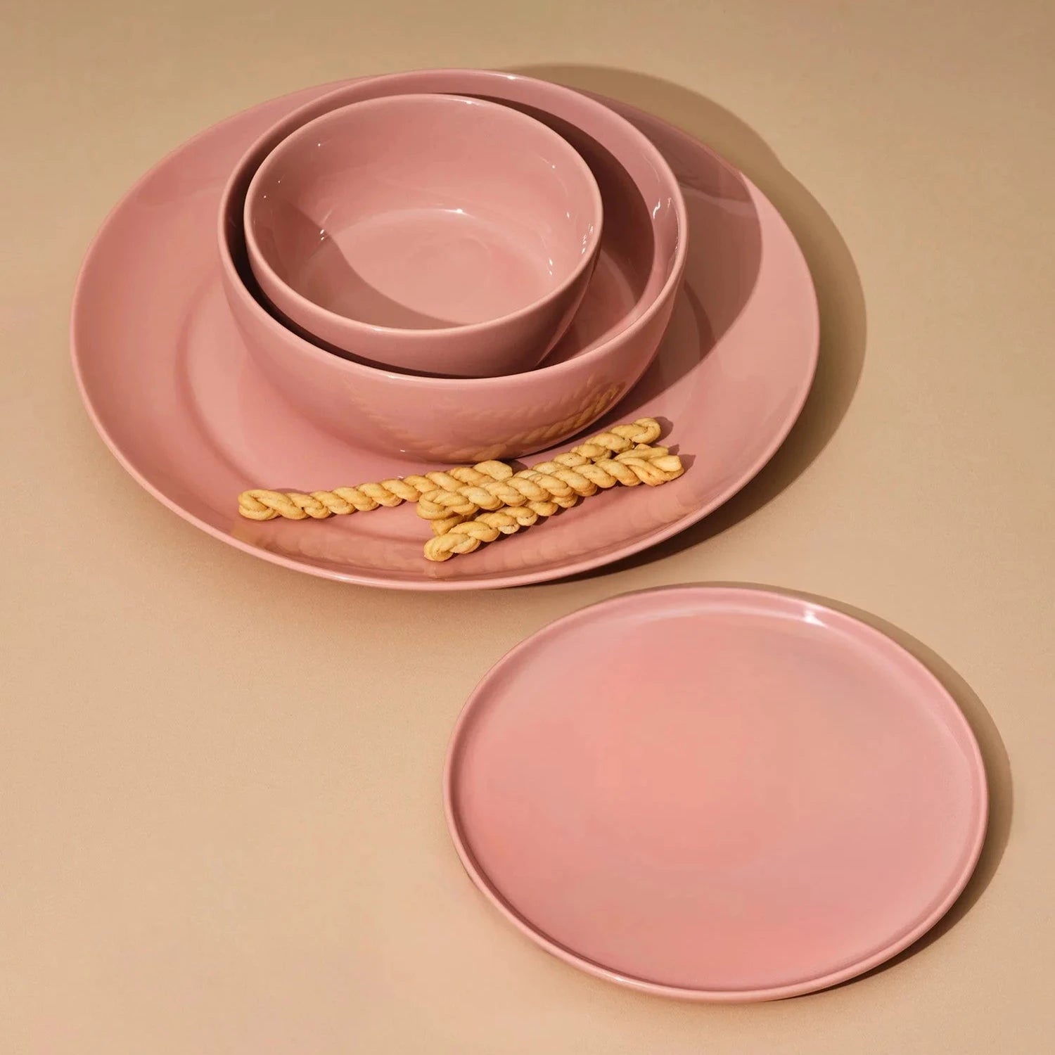 S/4 Wide Rim Dinnerware Set 3