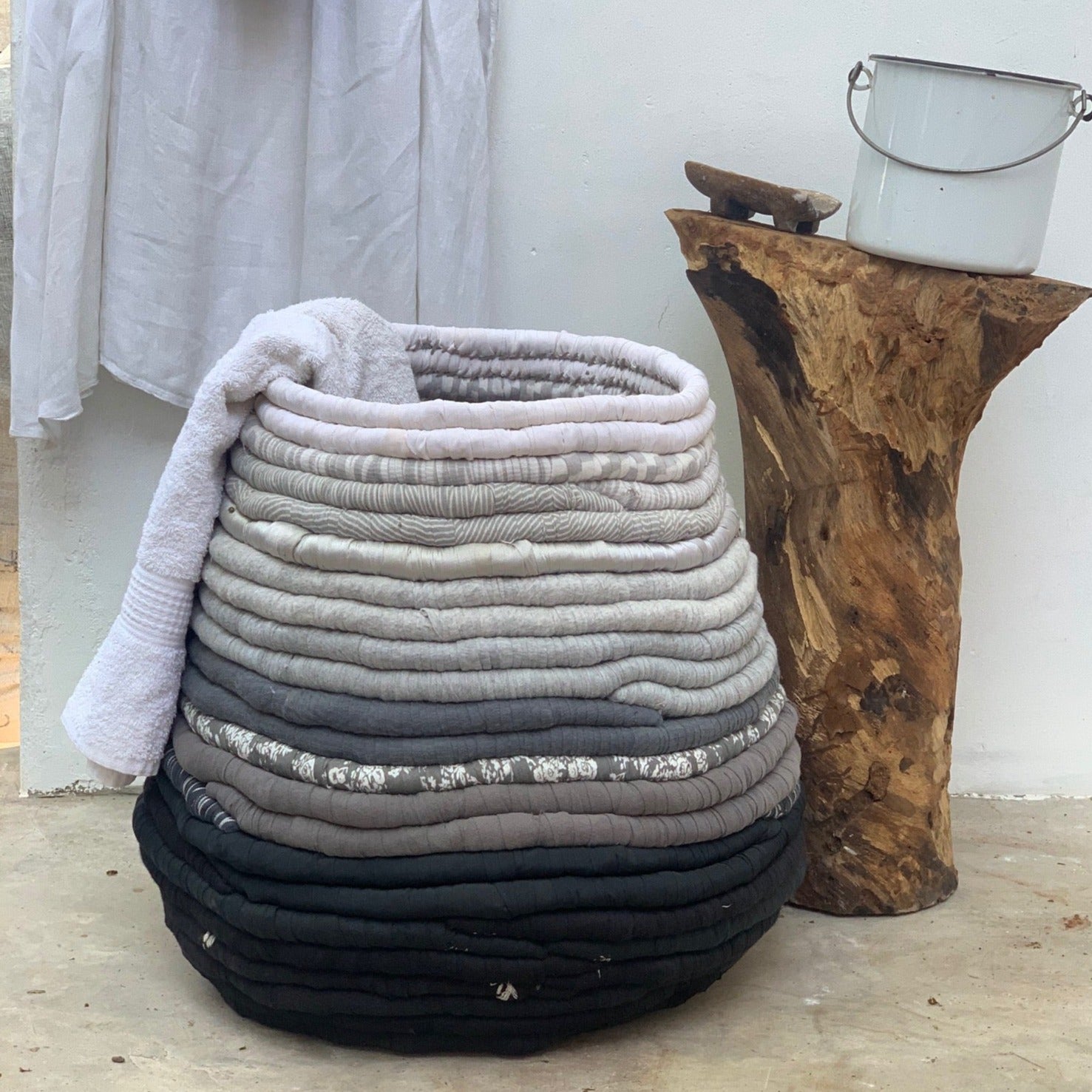 Ngongo Pot - White/Black 3