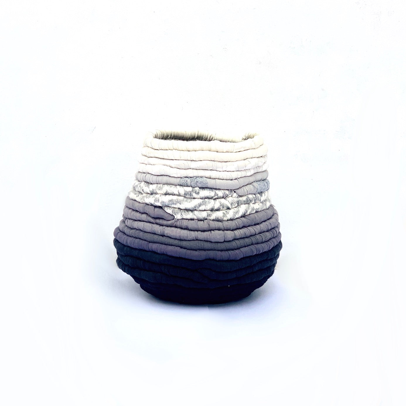 Ngongo Pot - White/Black 6