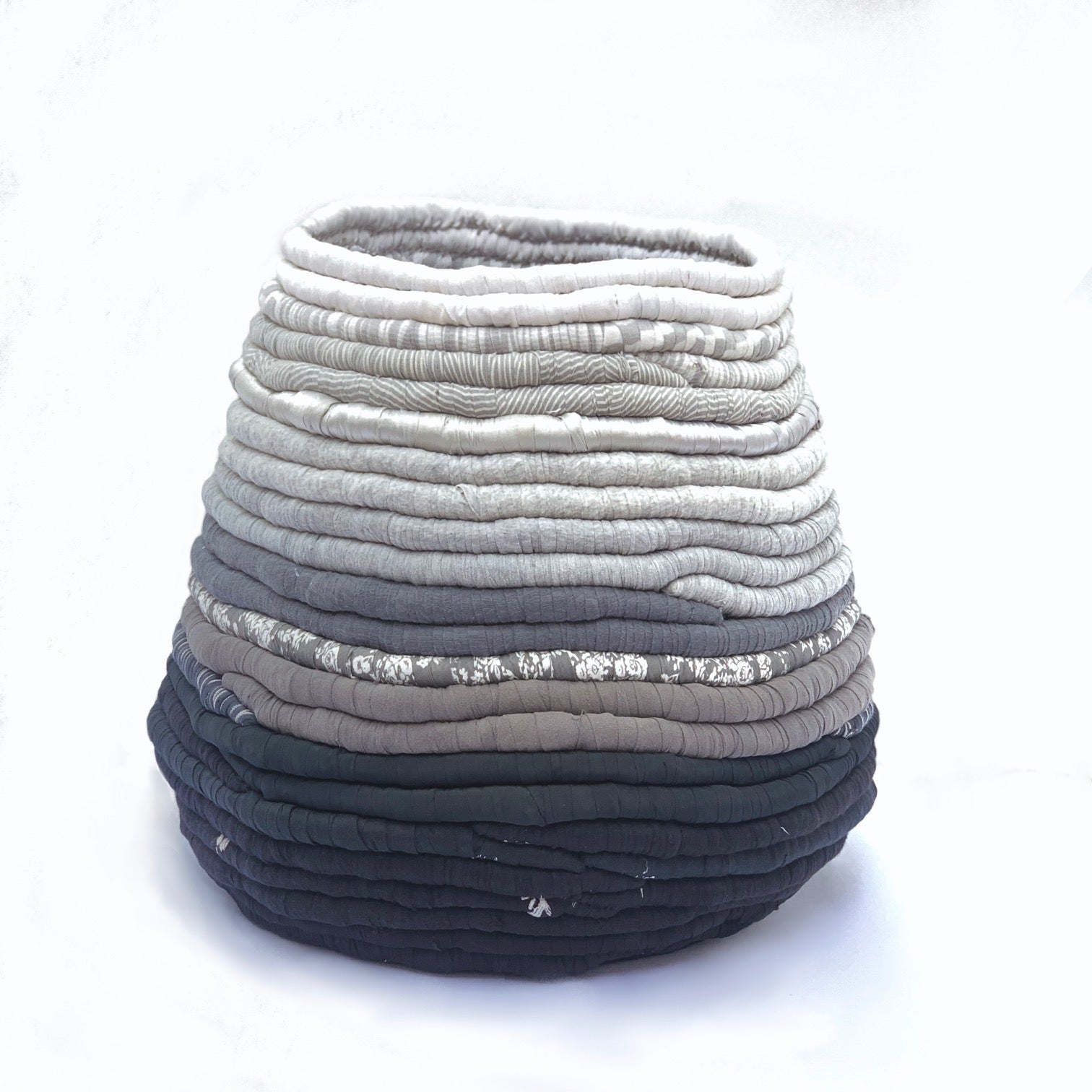 Ngongo Pot - White/Black 4