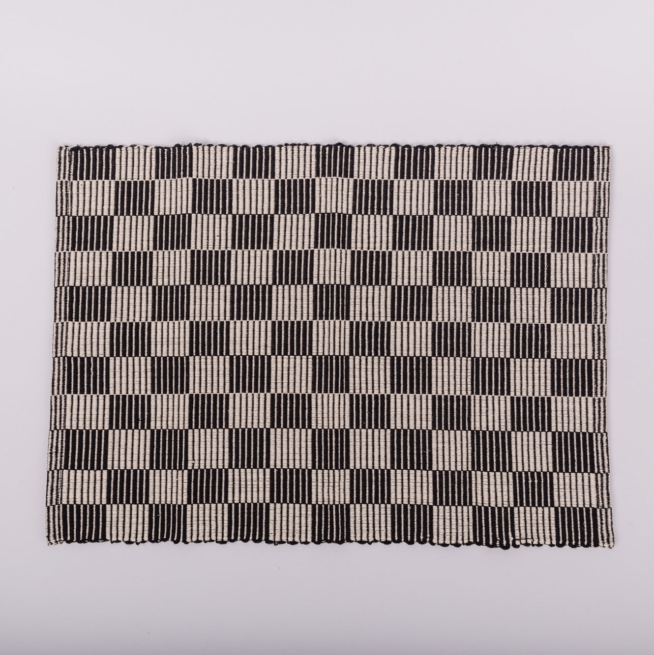 S/4 Handloomed Checkered Placemats - Black 3