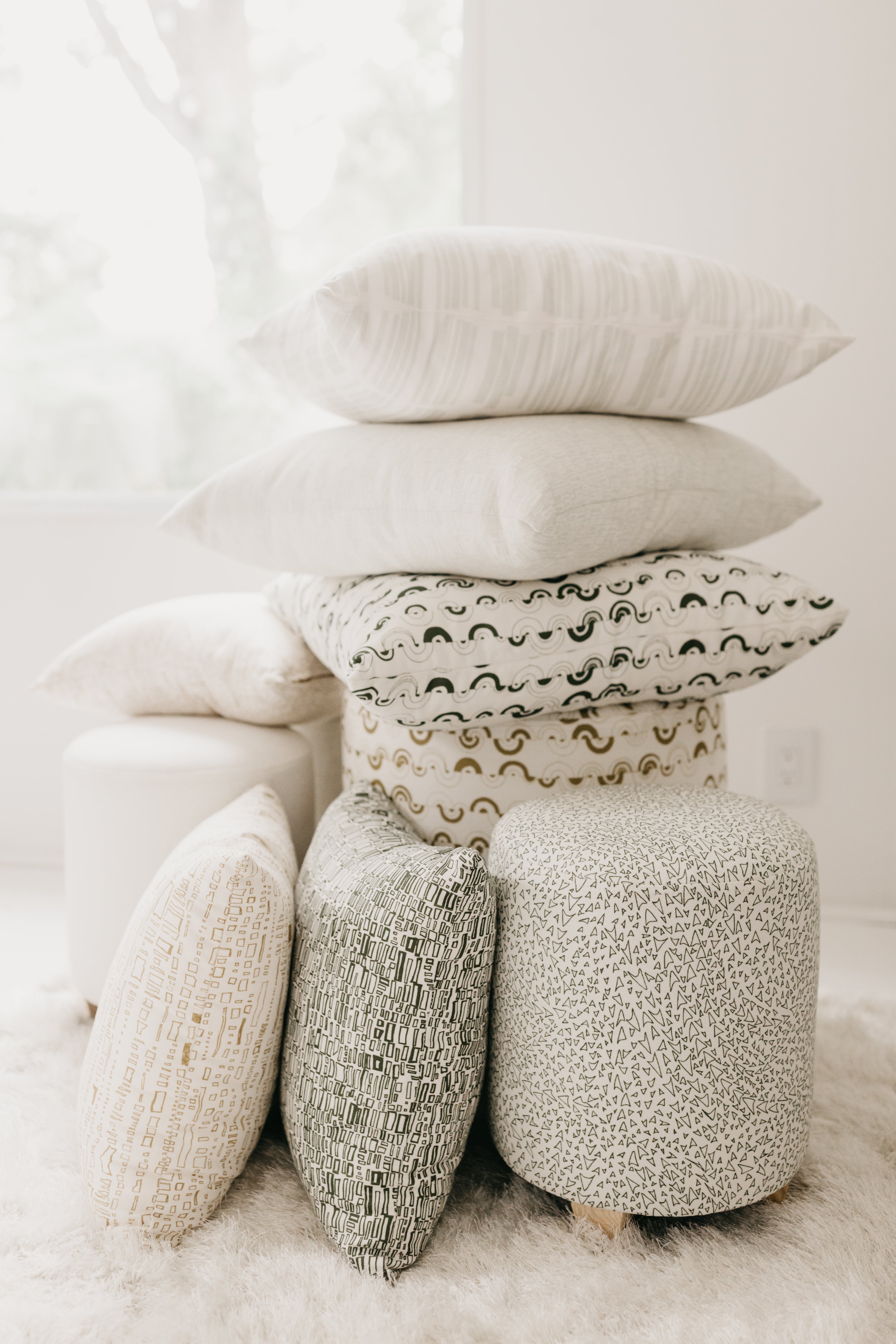 Leucadia in Eleuthera 24" x 24" Pillow 4